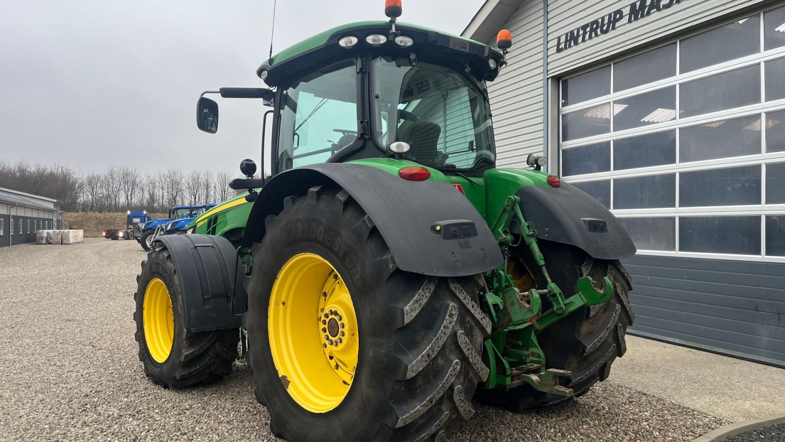 Traktor of the type John Deere 8360R AutoPower og med centralsmørring, Gebrauchtmaschine in Lintrup (Picture 14)