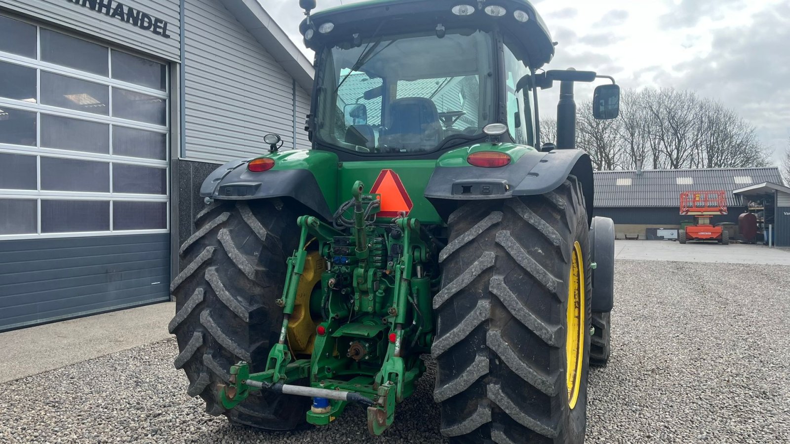 Traktor des Typs John Deere 8360R Med frontlift og faststeer, Gebrauchtmaschine in Lintrup (Bild 17)