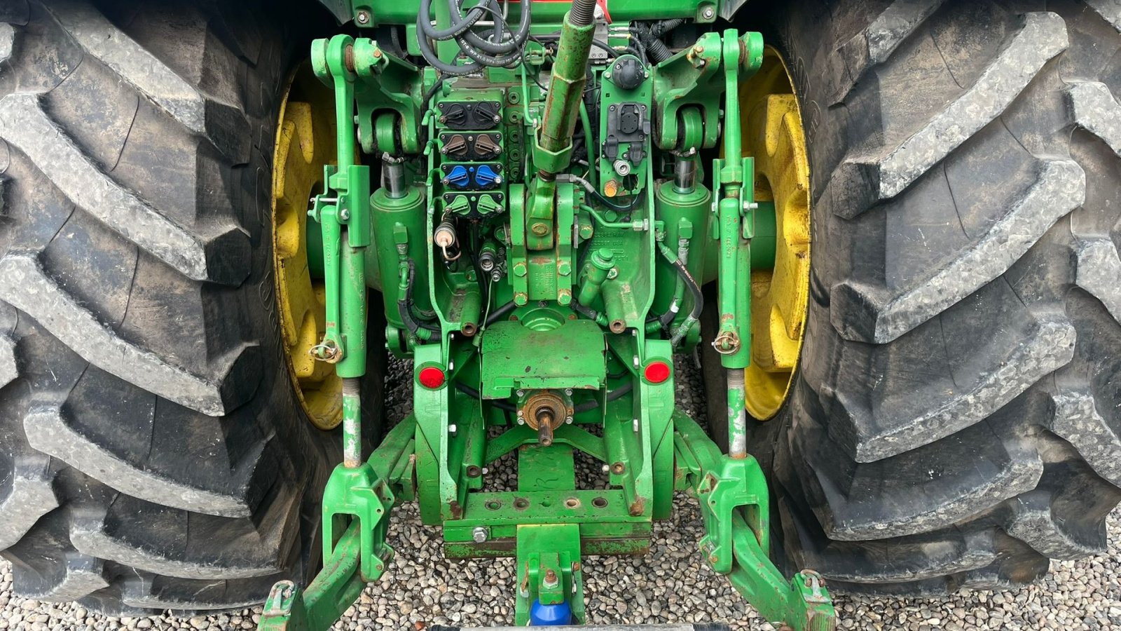 Traktor des Typs John Deere 8360R Med frontlift og faststeer, Gebrauchtmaschine in Lintrup (Bild 5)