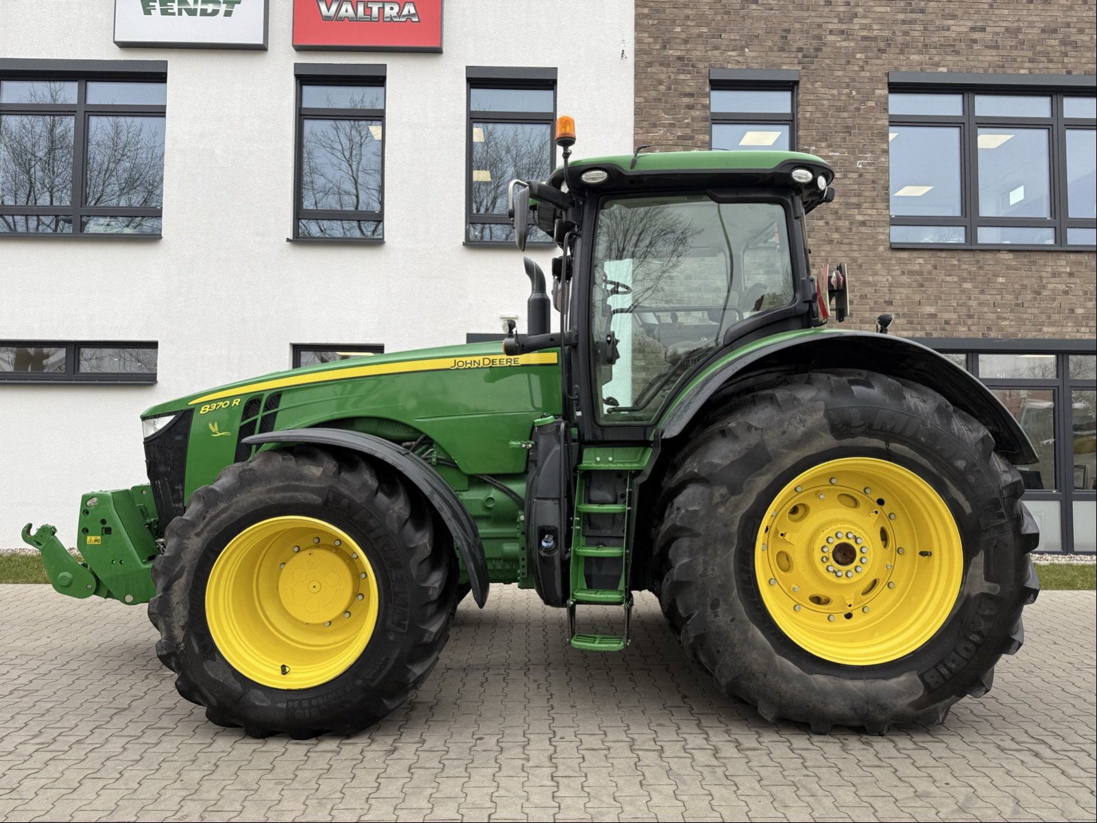 Traktor des Typs John Deere 8370 R, Gebrauchtmaschine in Bad Oldesloe (Bild 3)