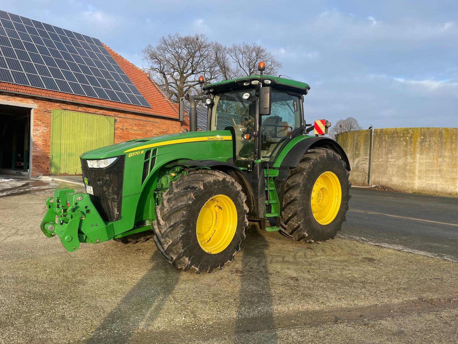 Traktor типа John Deere 8370 R, Gebrauchtmaschine в Borgholzhausen (Фотография 1)