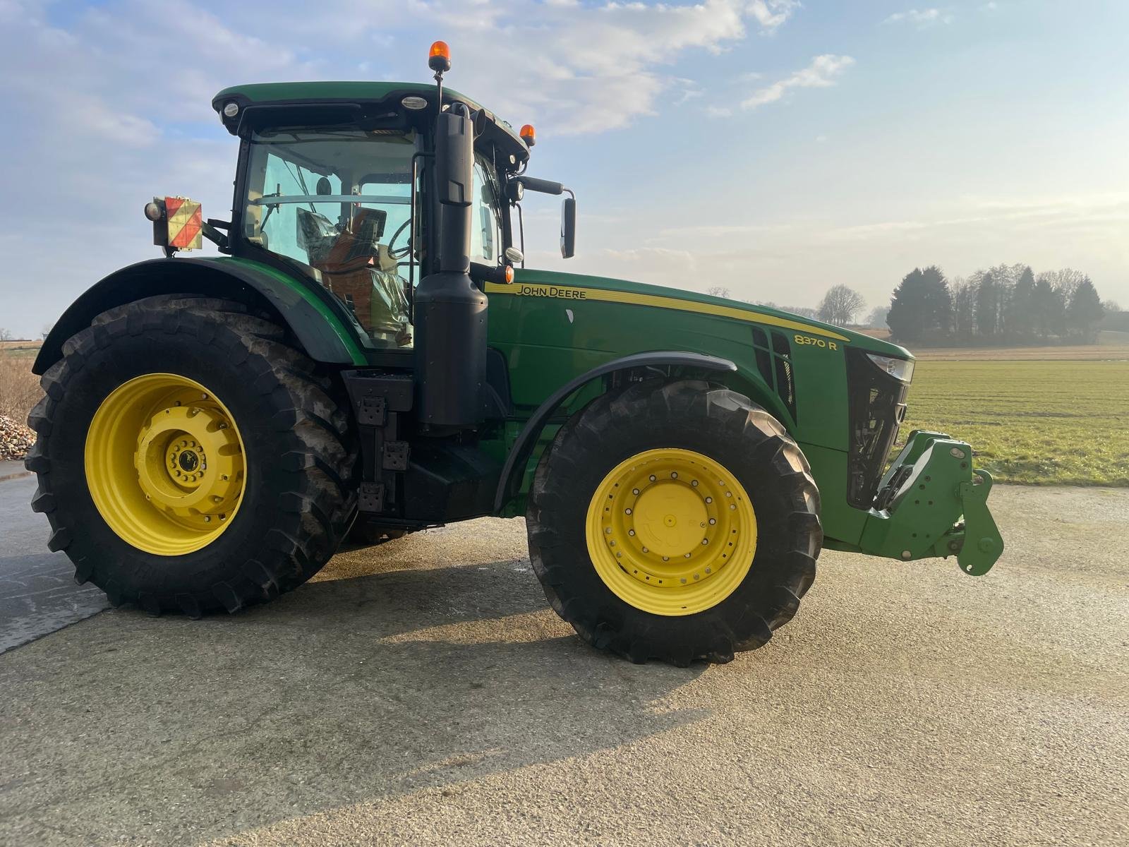 Traktor типа John Deere 8370 R, Gebrauchtmaschine в Borgholzhausen (Фотография 3)