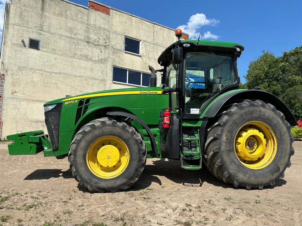 Traktor del tipo John Deere 8370R Affjedret foraksel og kabine. Hitch krog. Auto steer ready. Luftbremser. Mange paa lager., Gebrauchtmaschine en Kolding (Imagen 3)