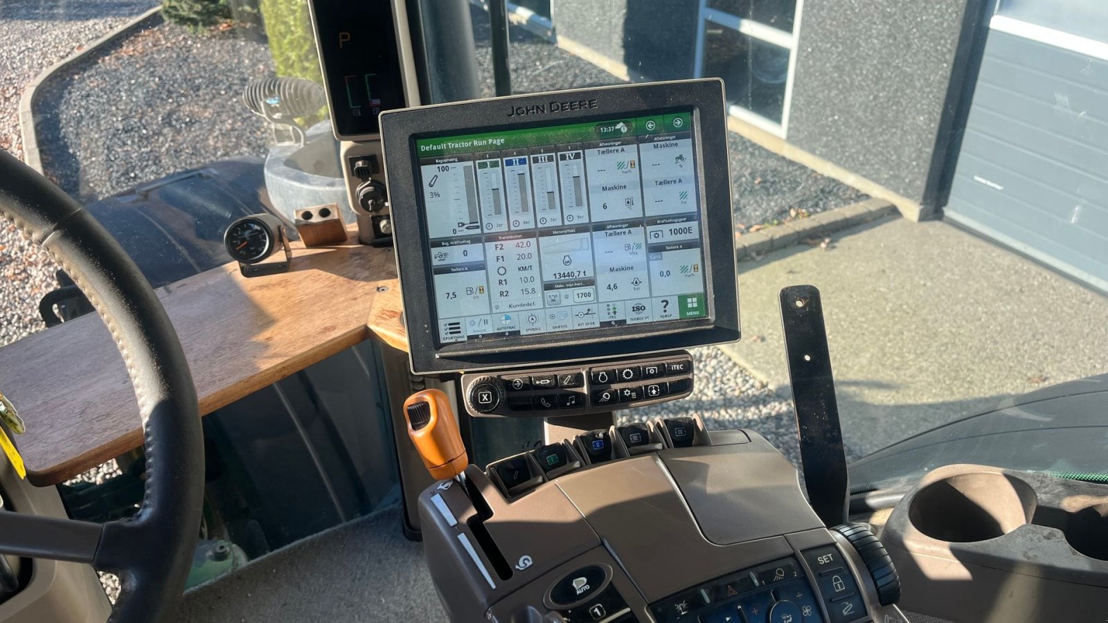 Traktor typu John Deere 8370R Med frontlift og fuld servicehistorik, Gebrauchtmaschine v Lintrup (Obrázek 8)