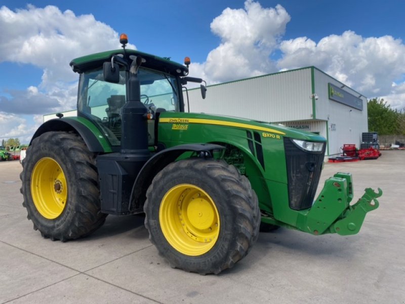 Traktor des Typs John Deere 8370R, Gebrauchtmaschine in Richebourg (Bild 3)