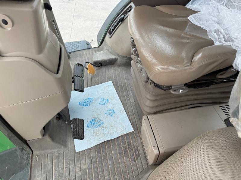 Traktor of the type John Deere 8370R, Gebrauchtmaschine in Richebourg (Picture 11)