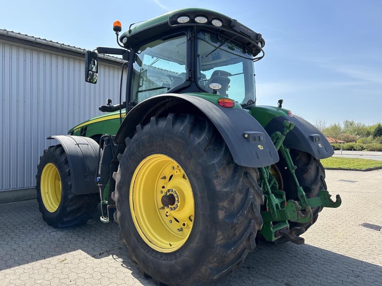 Traktor от тип John Deere 8370R, Gebrauchtmaschine в Saksøbing (Снимка 12)