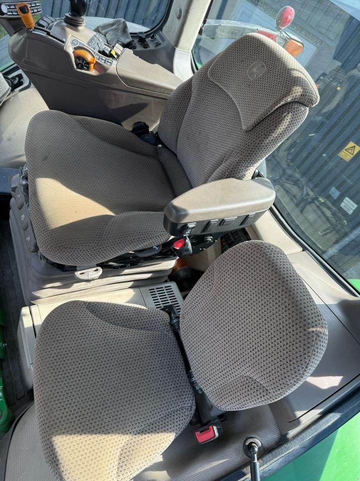 Traktor от тип John Deere 8370R, Gebrauchtmaschine в Trige (Снимка 13)