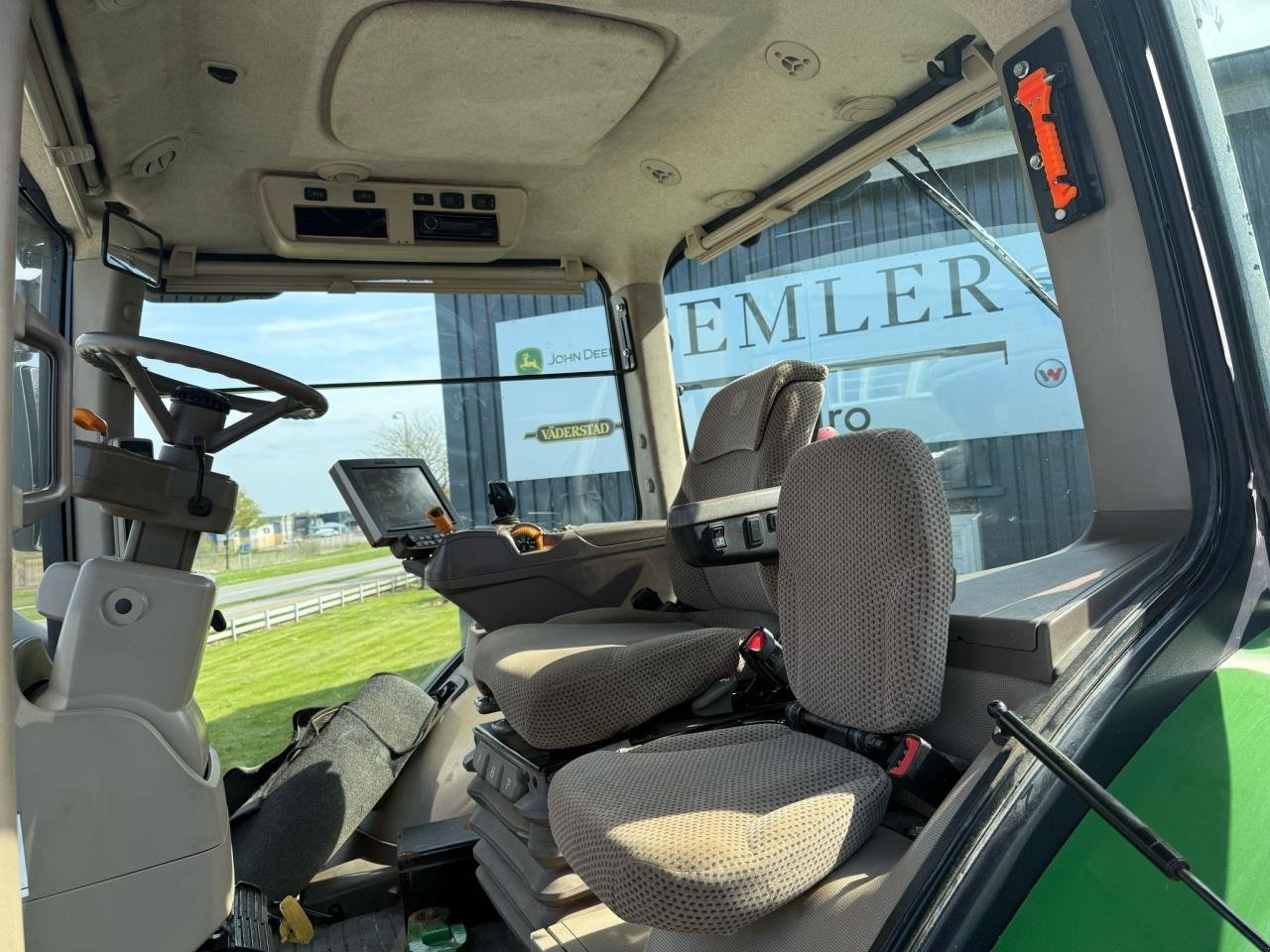 Traktor от тип John Deere 8370R, Gebrauchtmaschine в Trige (Снимка 14)