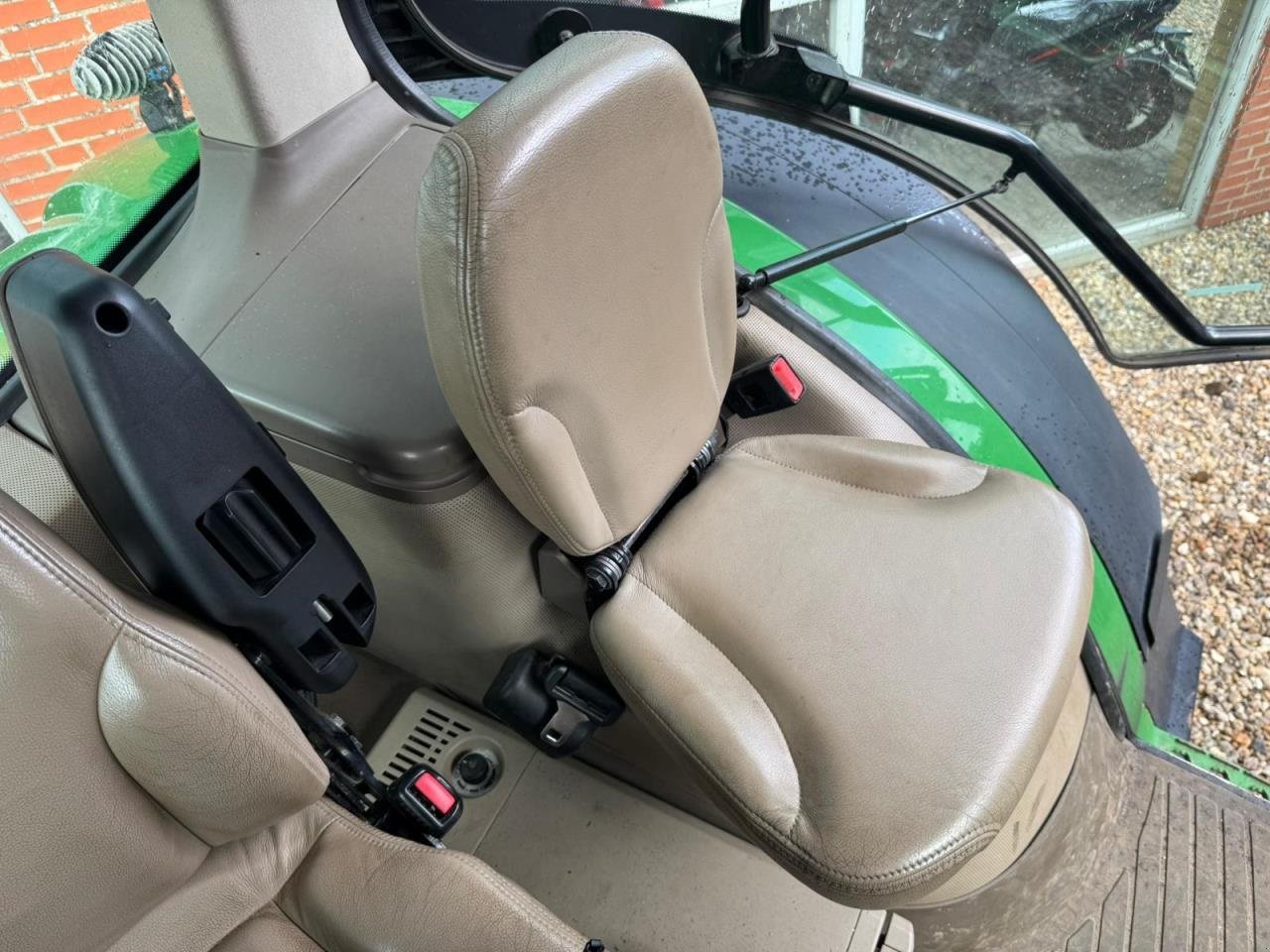 Traktor от тип John Deere 8370R, Gebrauchtmaschine в Videbæk (Снимка 8)