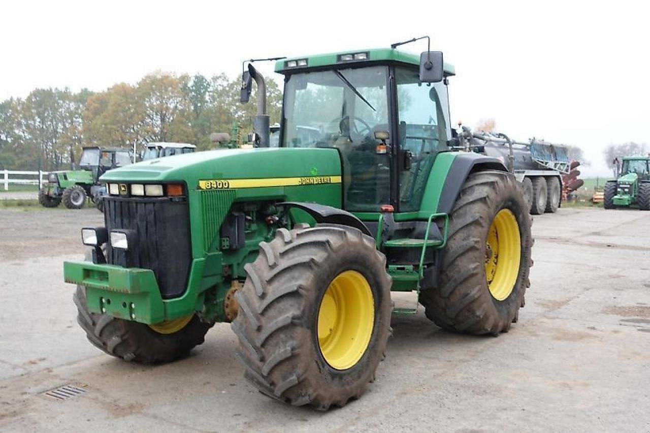 Traktor des Typs John Deere 8400, Gebrauchtmaschine in HARDENBECK (Bild 5)