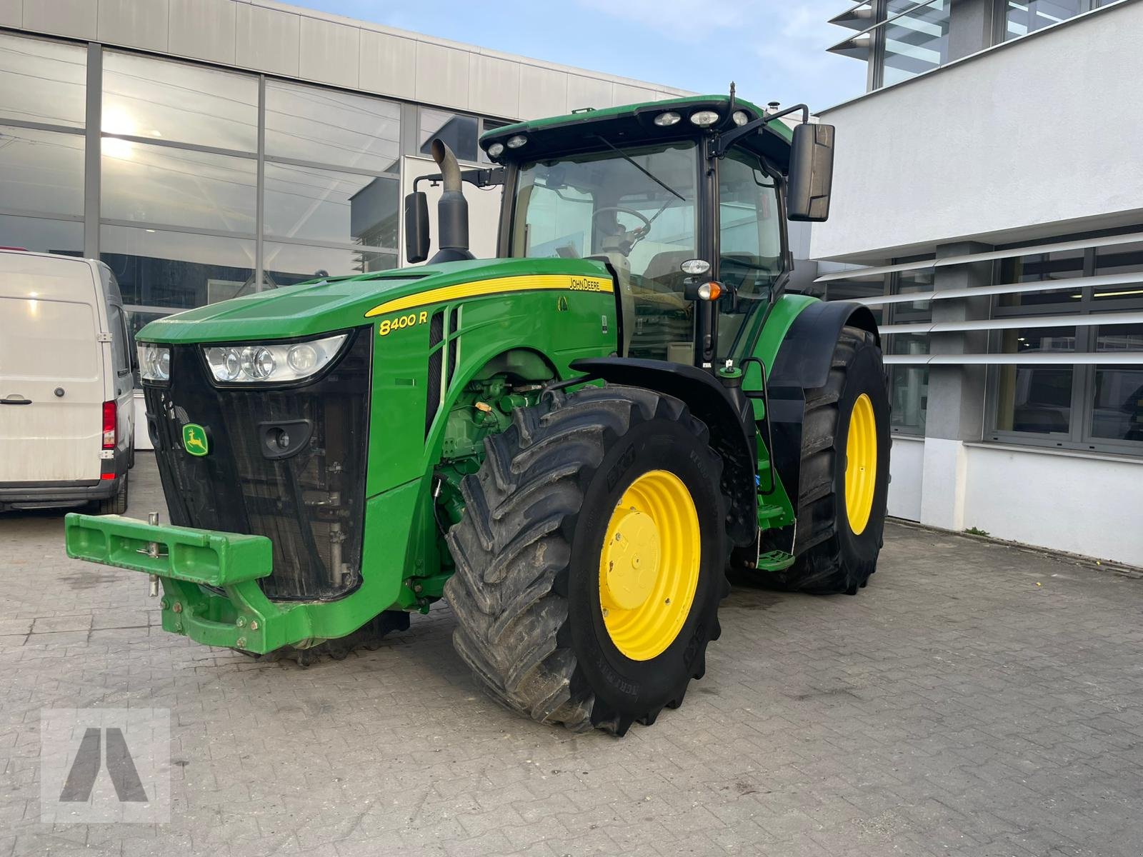 Traktor от тип John Deere 8400R 8400 R, Gebrauchtmaschine в Regensburg (Снимка 1)