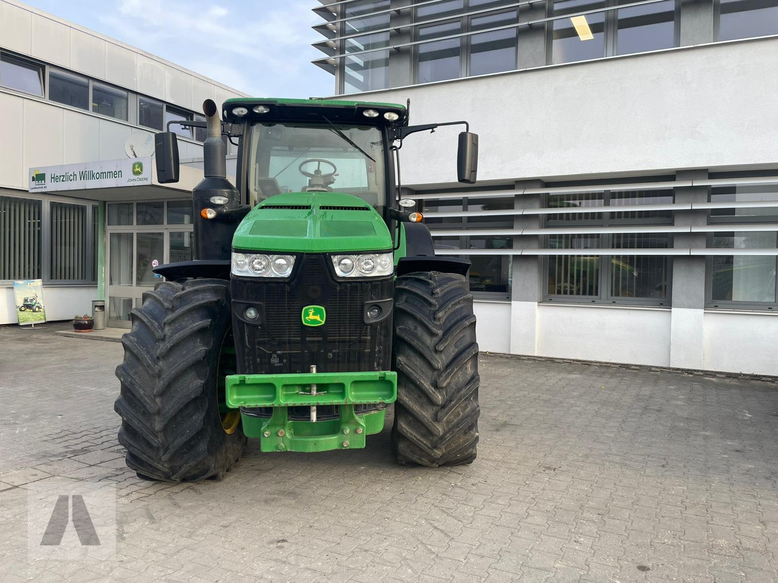 Traktor от тип John Deere 8400R 8400 R, Gebrauchtmaschine в Regensburg (Снимка 2)