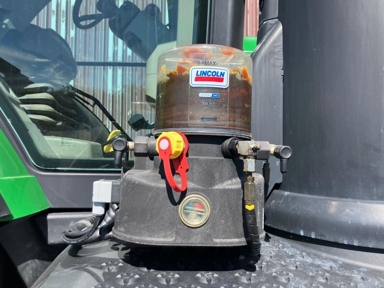 Traktor of the type John Deere 8400R, Gebrauchtmaschine in Odense (Picture 3)