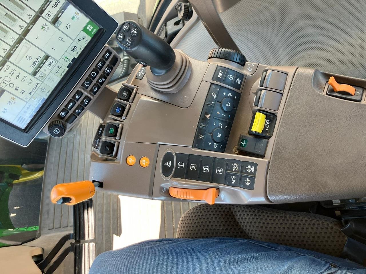 Traktor of the type John Deere 8400R, Gebrauchtmaschine in Odense (Picture 5)