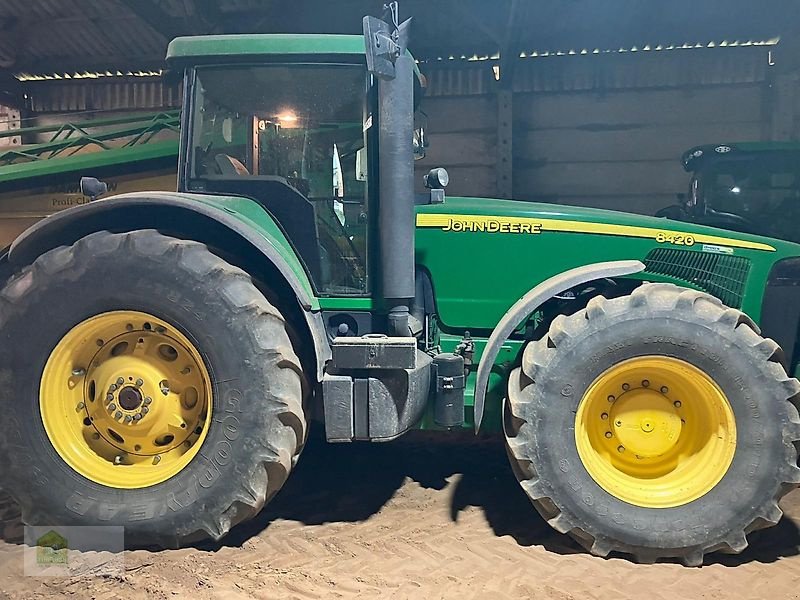 Traktor des Typs John Deere 8420 ILS, Gebrauchtmaschine in Salsitz (Bild 1)