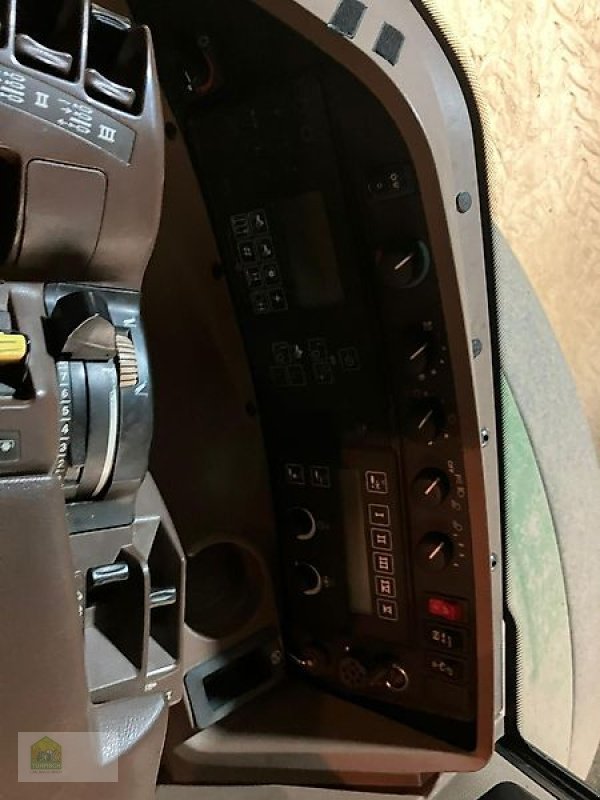 Traktor des Typs John Deere 8420 ILS, Gebrauchtmaschine in Salsitz (Bild 7)