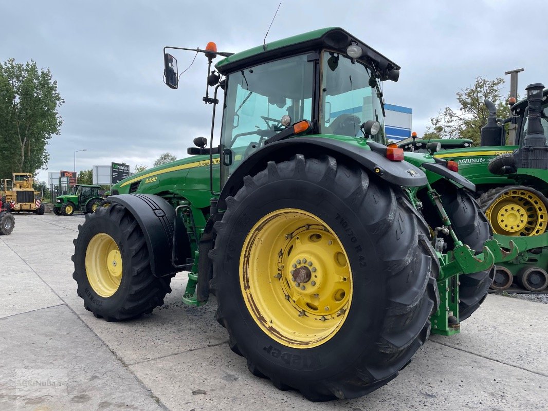 Traktor des Typs John Deere 8430 AutoPowr, Gebrauchtmaschine in Prenzlau (Bild 3)
