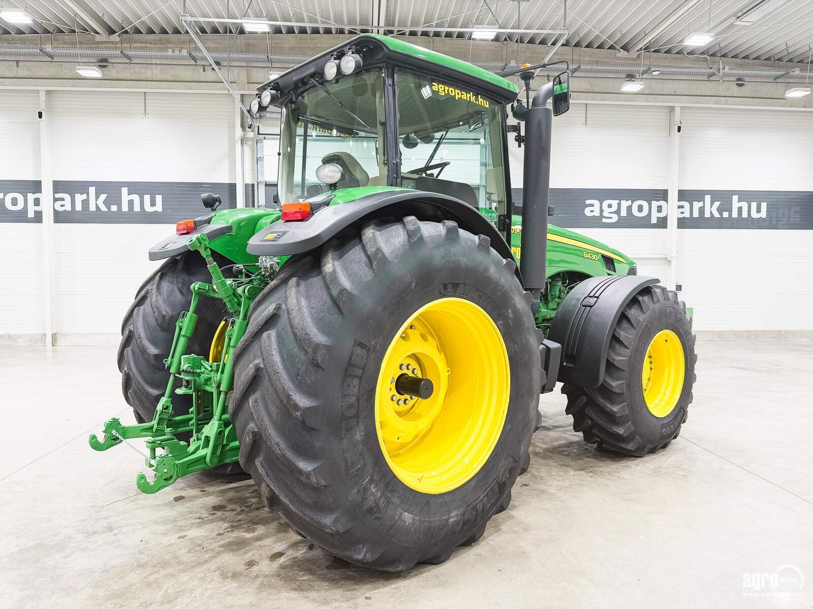 Traktor van het type John Deere 8430, Gebrauchtmaschine in Csengele (Foto 3)