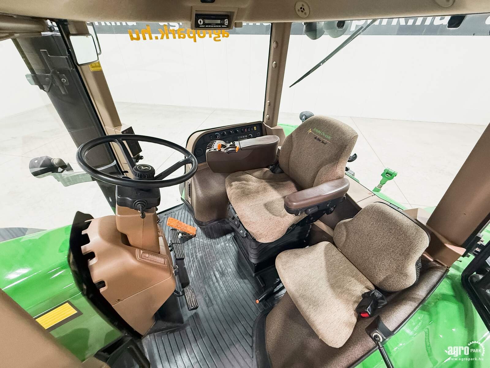 Traktor van het type John Deere 8430, Gebrauchtmaschine in Csengele (Foto 8)