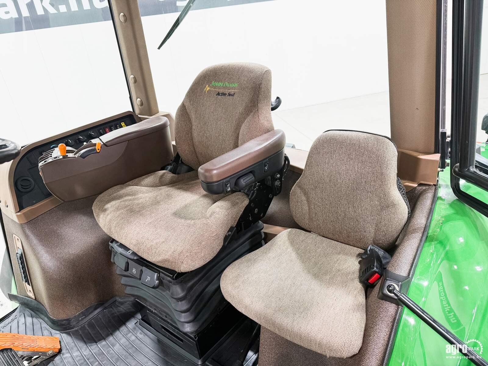 Traktor van het type John Deere 8430, Gebrauchtmaschine in Csengele (Foto 11)