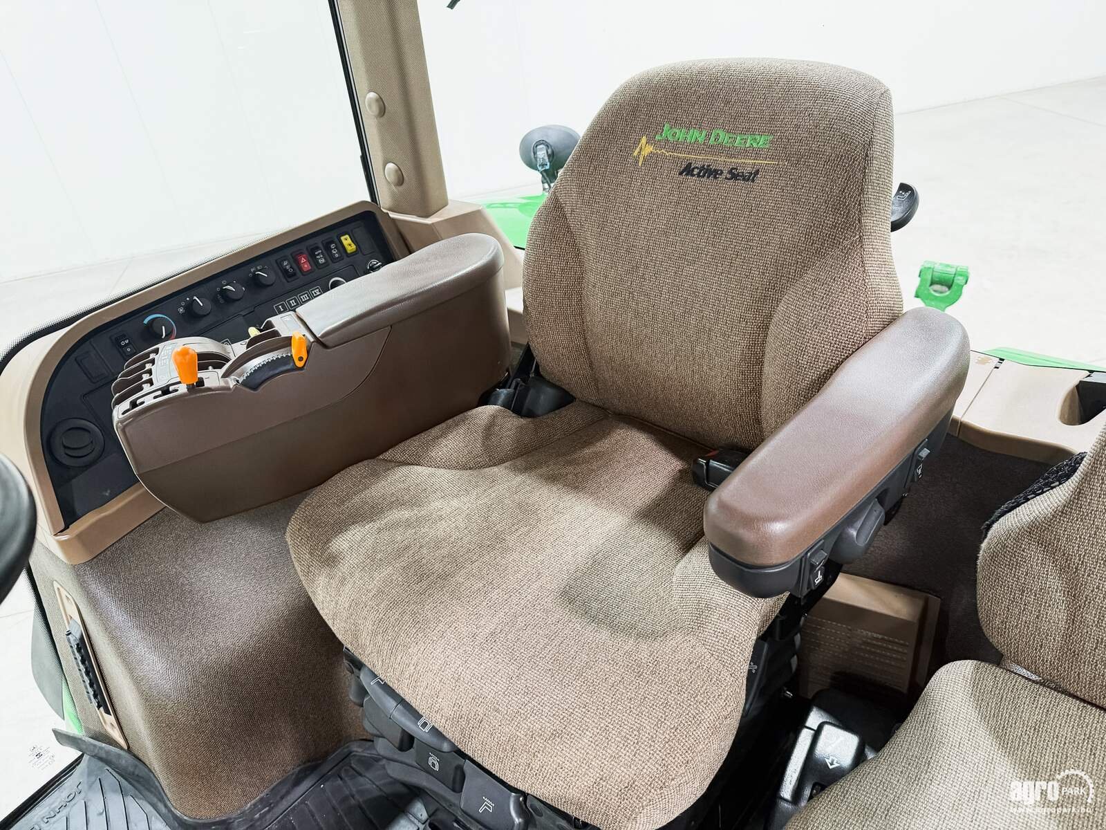 Traktor van het type John Deere 8430, Gebrauchtmaschine in Csengele (Foto 12)