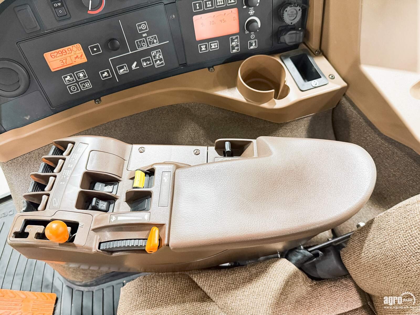 Traktor van het type John Deere 8430, Gebrauchtmaschine in Csengele (Foto 13)