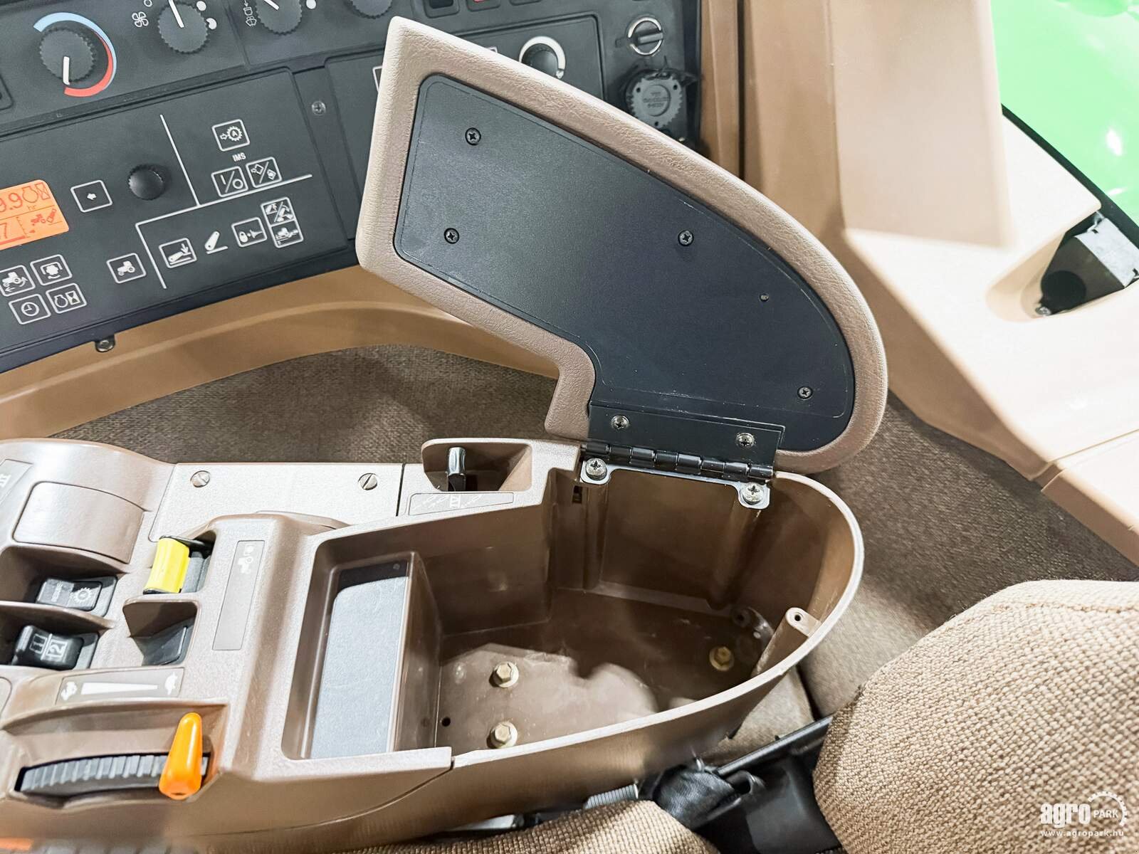 Traktor van het type John Deere 8430, Gebrauchtmaschine in Csengele (Foto 16)