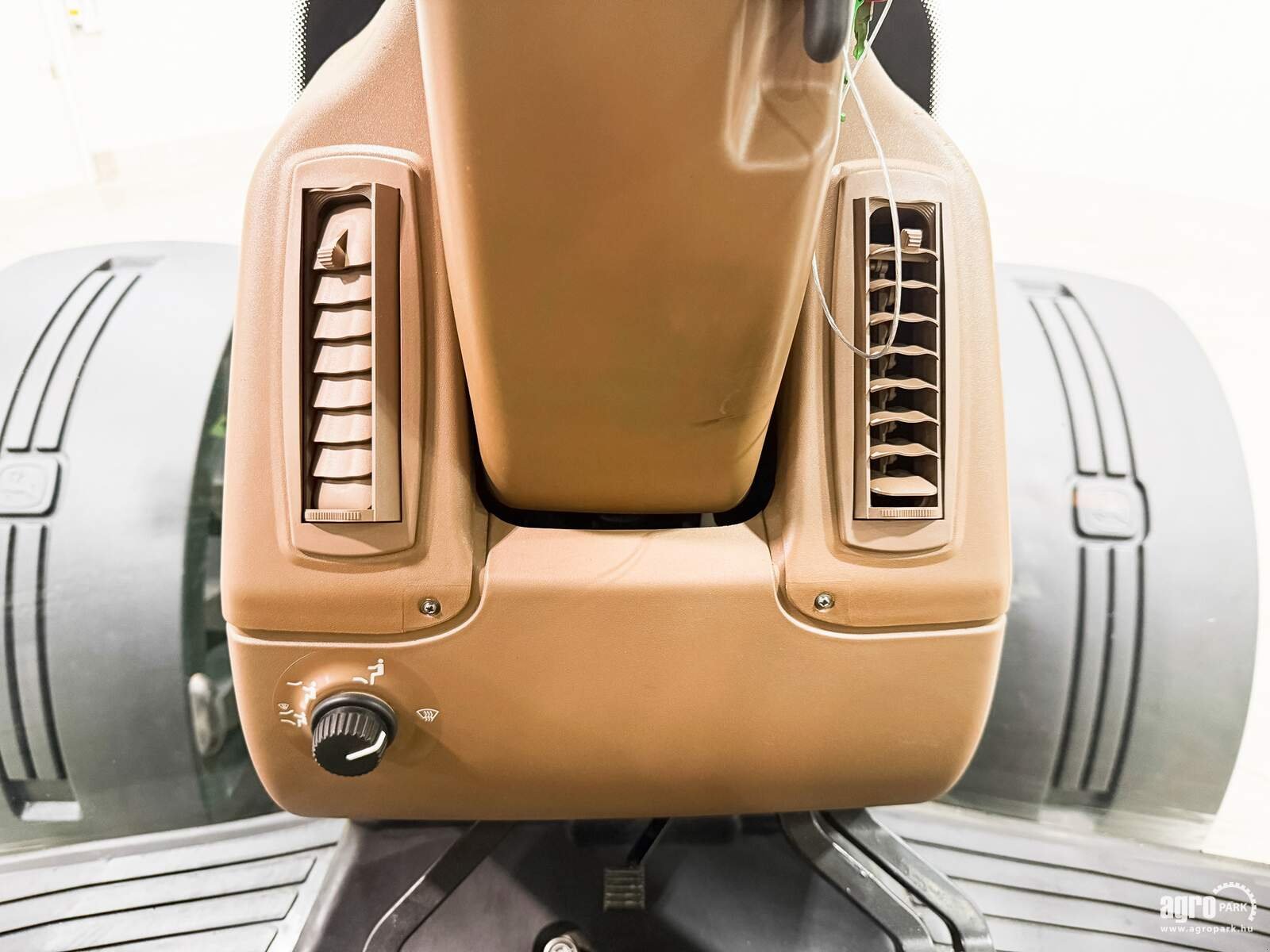 Traktor van het type John Deere 8430, Gebrauchtmaschine in Csengele (Foto 25)