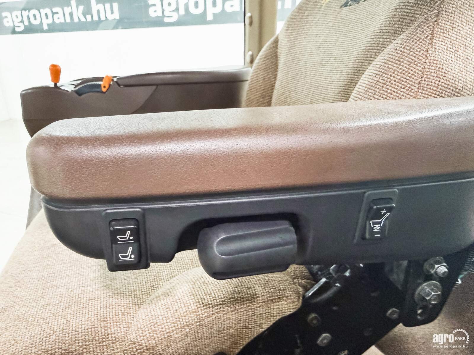 Traktor van het type John Deere 8430, Gebrauchtmaschine in Csengele (Foto 28)