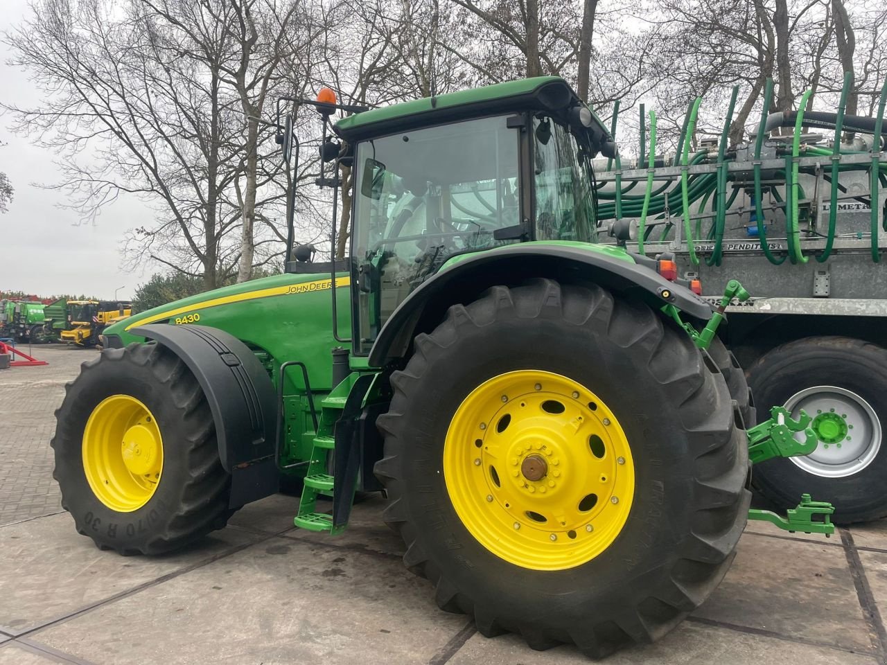 Traktor van het type John Deere 8430, Gebrauchtmaschine in Vriezenveen (Foto 2)