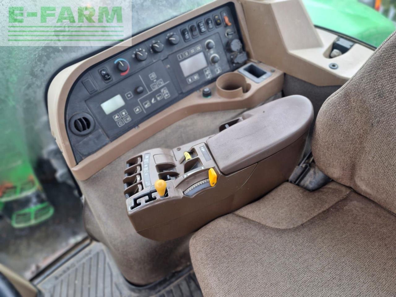 Traktor Türe ait John Deere 8430, Gebrauchtmaschine içinde Hamburg (resim 4)