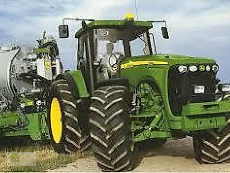 Traktor от тип John Deere 8520 ILS, Gebrauchtmaschine в Salsitz