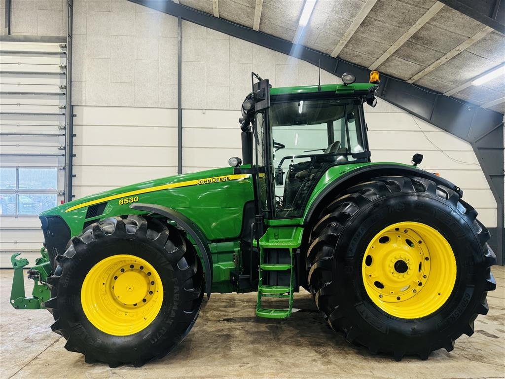 Traktor типа John Deere 8530 Autopower Monteret med luft, frontlift og står på nye dæk., Gebrauchtmaschine в Haderup (Фотография 25)