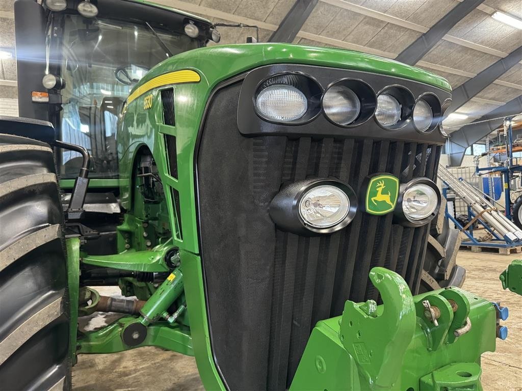 Traktor типа John Deere 8530 Autopower Monteret med luft, frontlift og står på nye dæk., Gebrauchtmaschine в Haderup (Фотография 12)