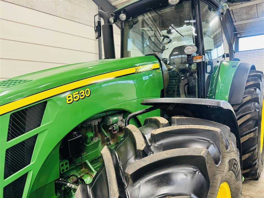 Traktor типа John Deere 8530 Autopower Monteret med luft, frontlift og står på nye dæk., Gebrauchtmaschine в Haderup (Фотография 10)