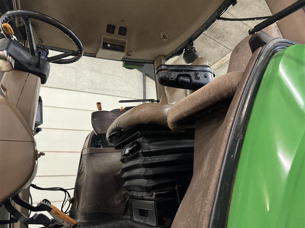Traktor типа John Deere 8530 Autopower Monteret med luft, frontlift og står på nye dæk., Gebrauchtmaschine в Haderup (Фотография 14)