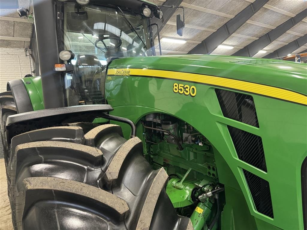 Traktor типа John Deere 8530 Autopower Monteret med luft, frontlift og står på nye dæk., Gebrauchtmaschine в Haderup (Фотография 19)