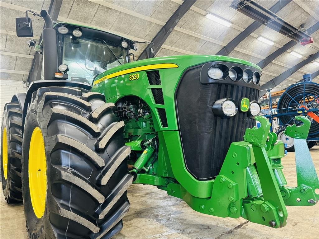 Traktor типа John Deere 8530 Autopower Monteret med luft, frontlift og står på nye dæk., Gebrauchtmaschine в Haderup (Фотография 9)