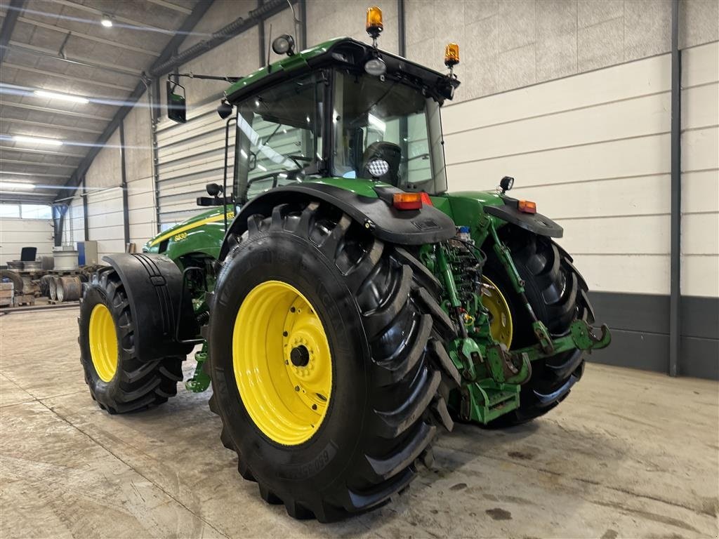 Traktor типа John Deere 8530 Autopower Monteret med luft, frontlift og står på nye dæk., Gebrauchtmaschine в Haderup (Фотография 24)