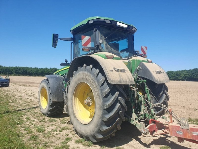 Traktor of the type John Deere 8R 310, Gebrauchtmaschine in PITHIVIERS Cedex (Picture 3)