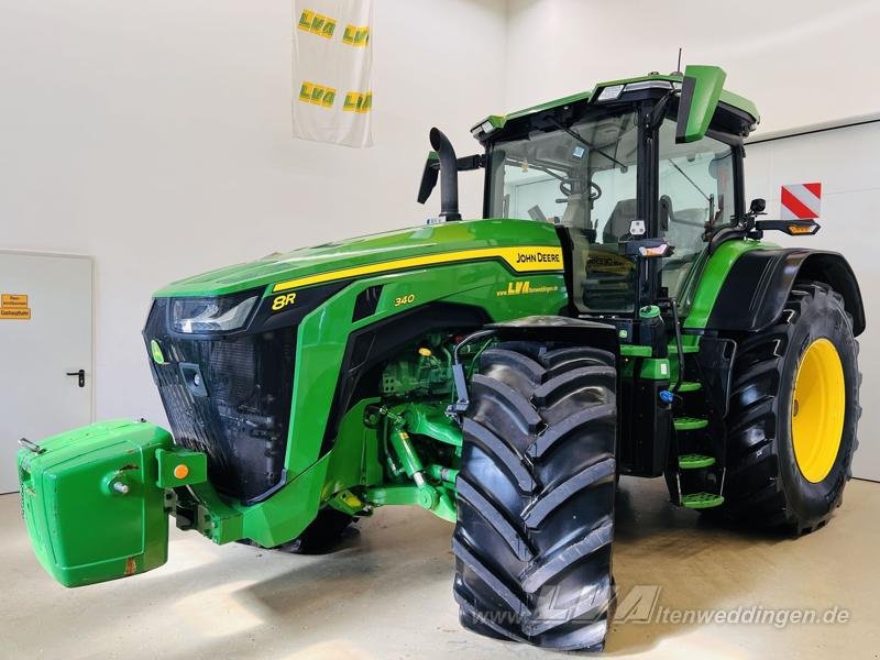 John Deere 8R 340 PowerShift, Gebrauchtmaschine, Rok výroby: 2021, Provozní hod./hektar: 4676 (Obrázek 1) Traktor typu John Deere 8R 340 PowerShift, Gebrauchtmaschine v Sülzetal OT Altenweddingen (Obrázek 1)