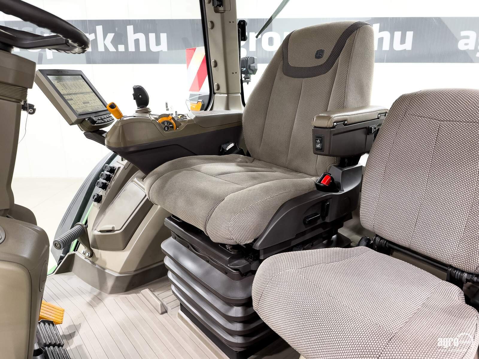 Traktor типа John Deere 8R 370 ILS, Gebrauchtmaschine в Csengele (Фотография 11)