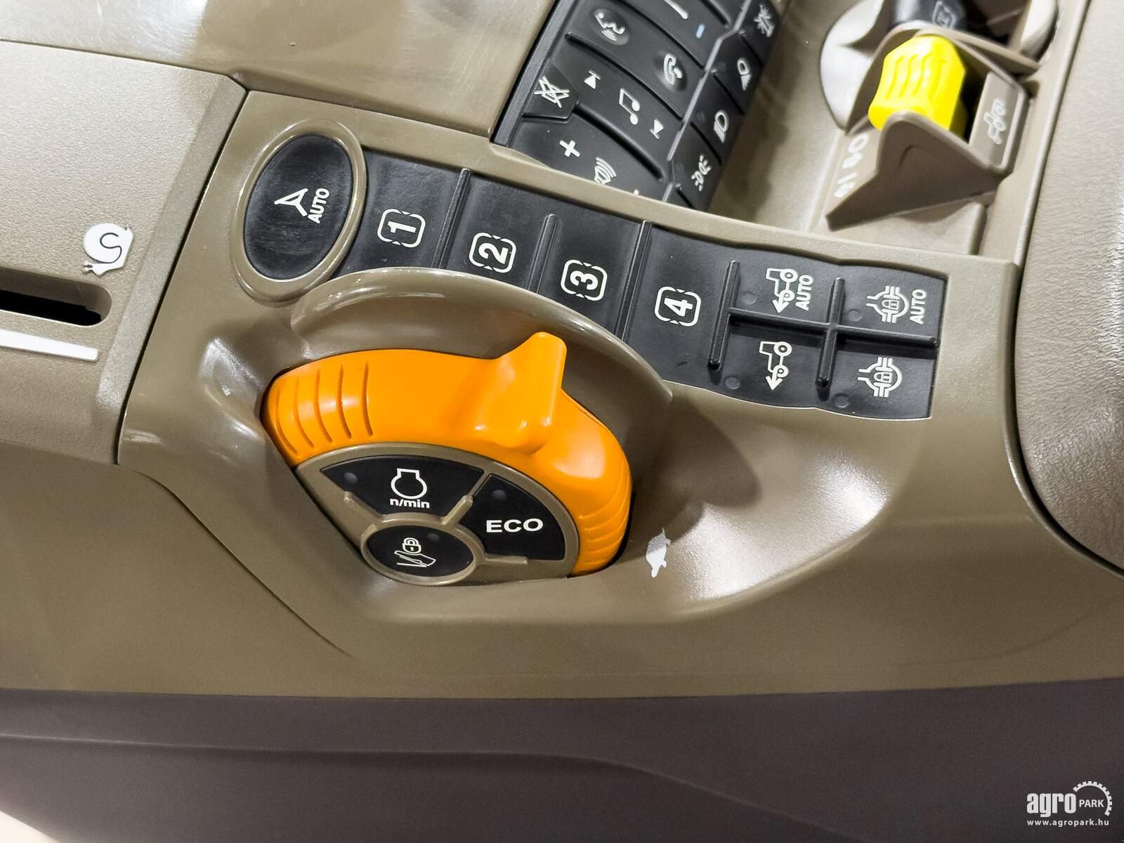 Traktor типа John Deere 8R 370 ILS, Gebrauchtmaschine в Csengele (Фотография 15)