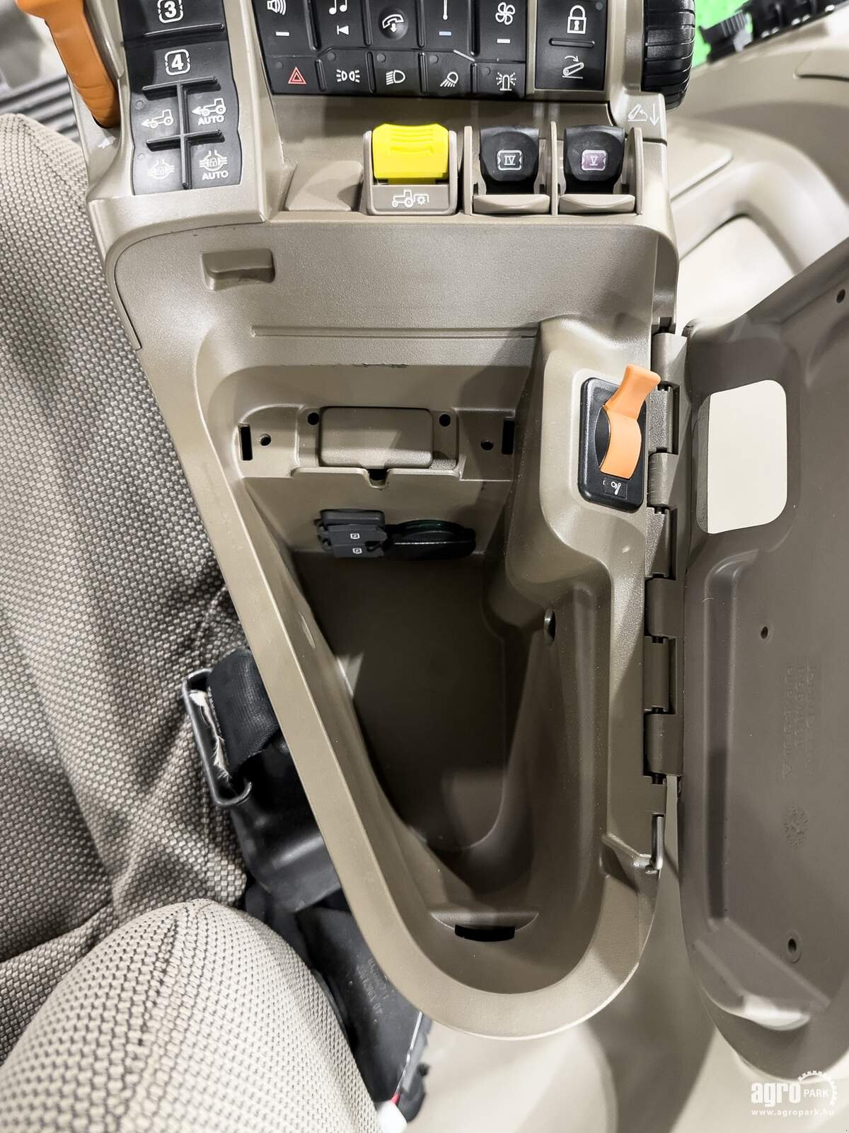 Traktor типа John Deere 8R 370 ILS, Gebrauchtmaschine в Csengele (Фотография 18)