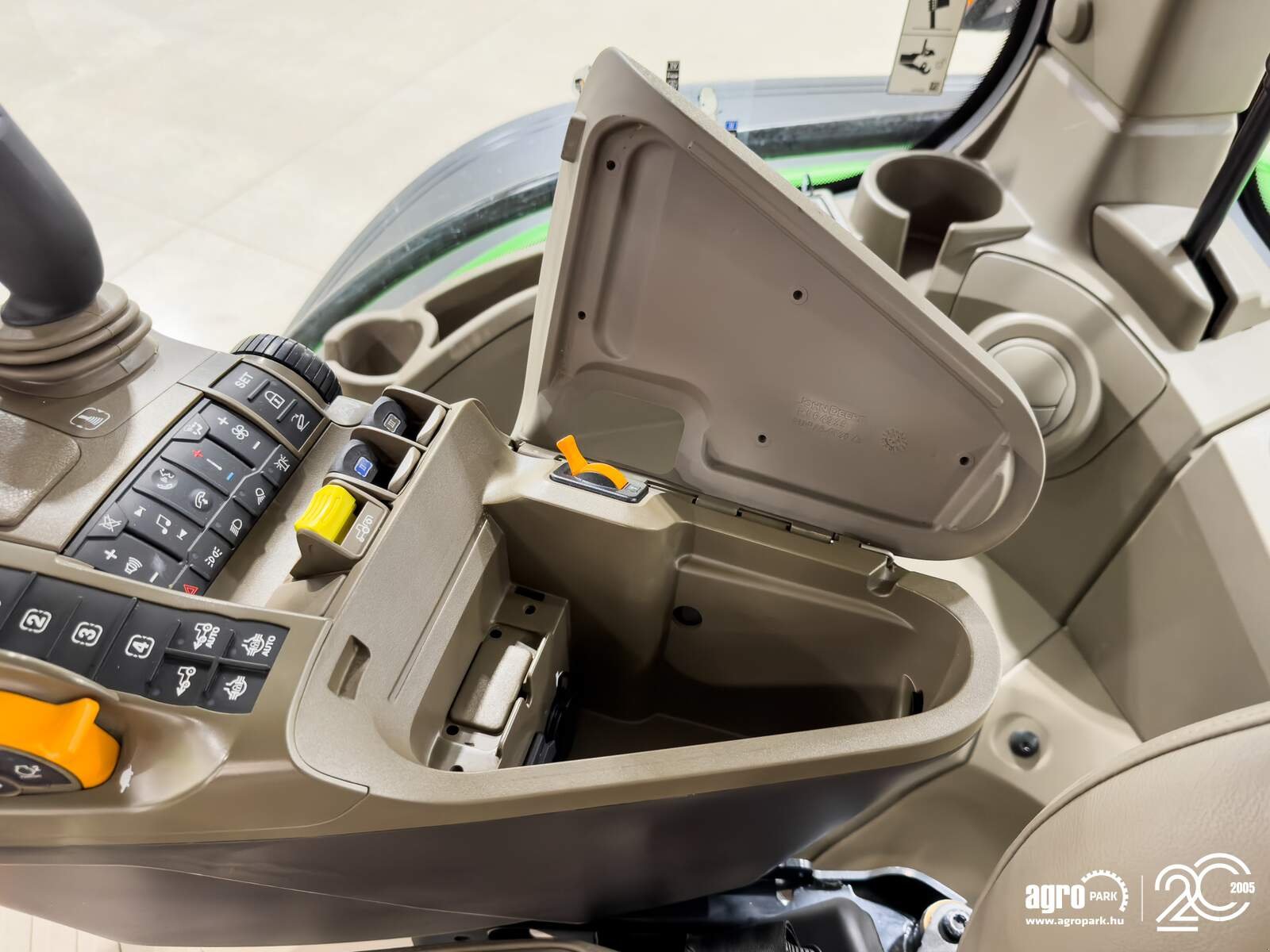 Traktor типа John Deere 8R 370 ILS, Gebrauchtmaschine в Csengele (Фотография 16)