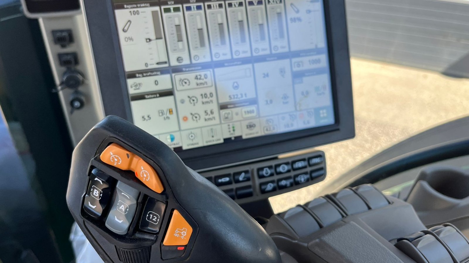 Traktor a típus John Deere 8R 370 Med frontlift, Gebrauchtmaschine ekkor: Lintrup (Kép 9)