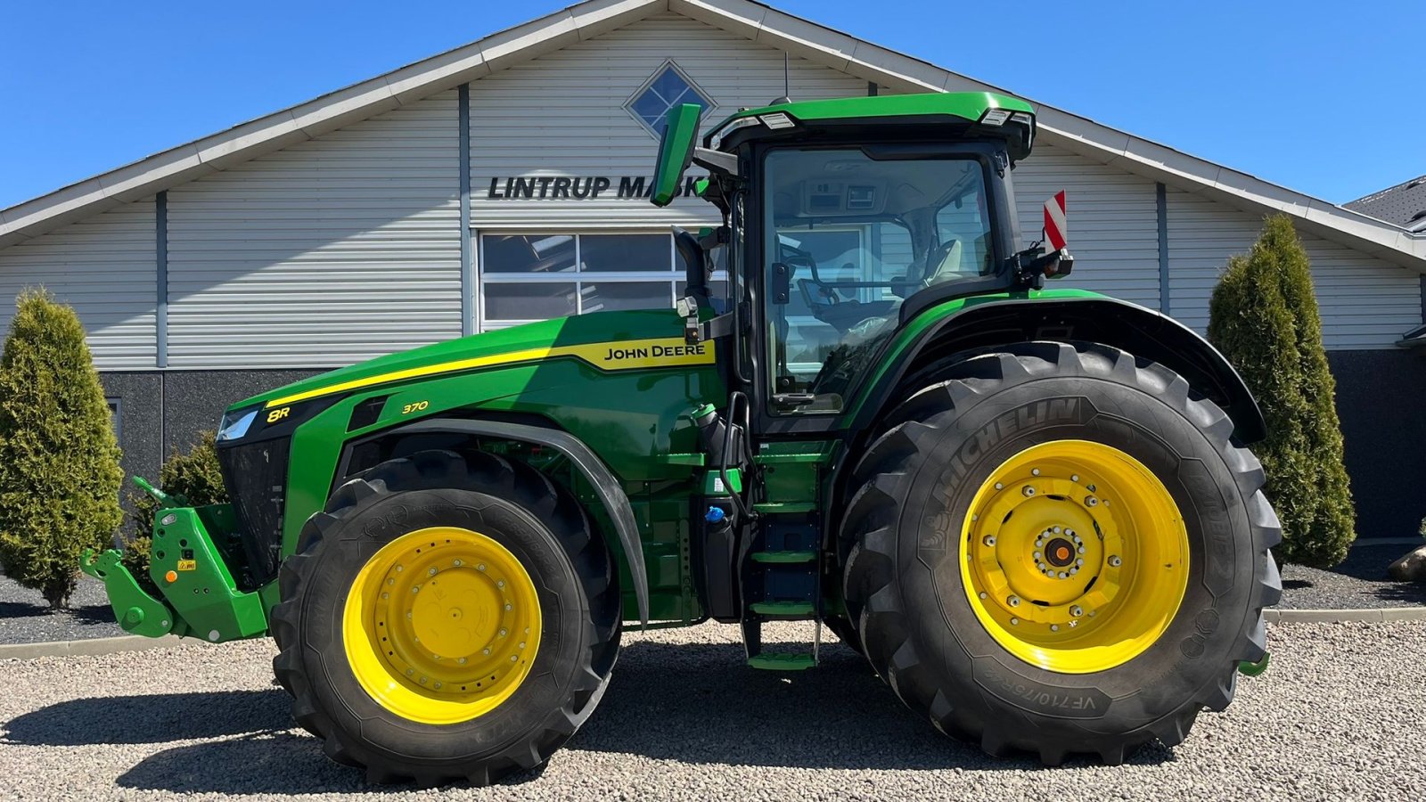 Traktor a típus John Deere 8R 370 Med frontlift, Gebrauchtmaschine ekkor: Lintrup (Kép 1)