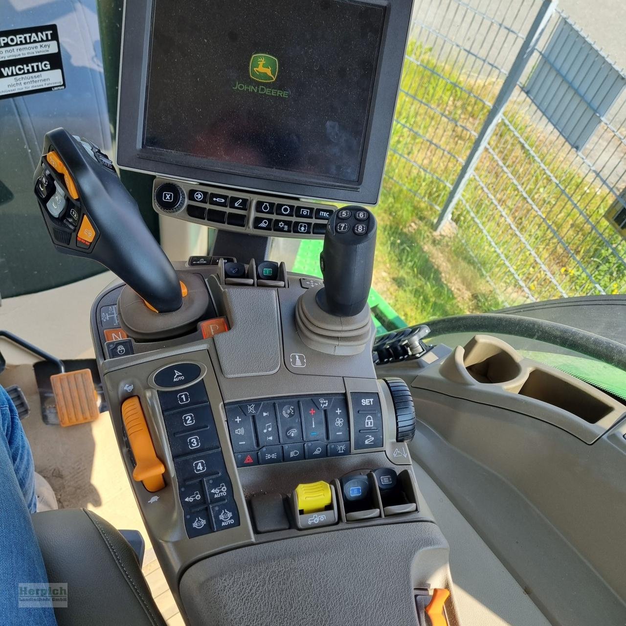 Traktor типа John Deere 8R 370, Gebrauchtmaschine в Drebach (Фотография 10)