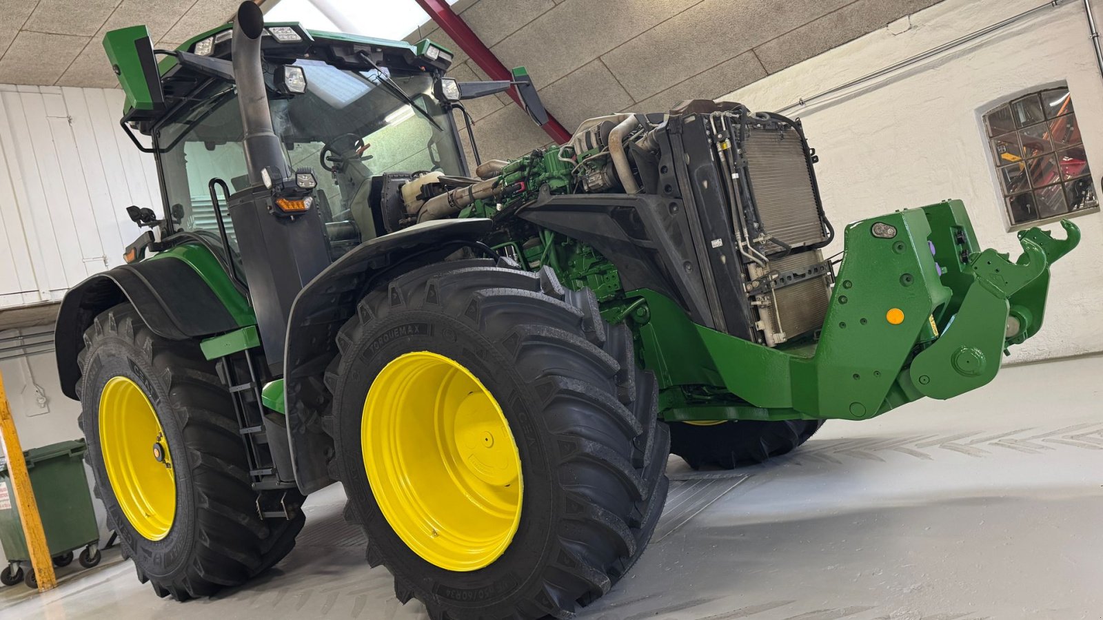 Traktor van het type John Deere 8R340 MED 4 NYE DÆK!, Gebrauchtmaschine in Nørager (Foto 1)